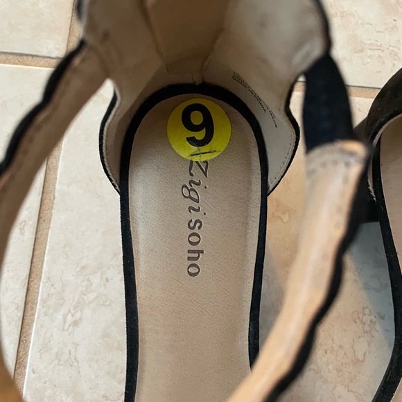 Black low heel, ankle strap sandals - Picture 5 of 8